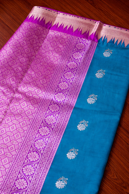 Soft Silk Saree with Rich Zari Border – Elegant Traditional Wear